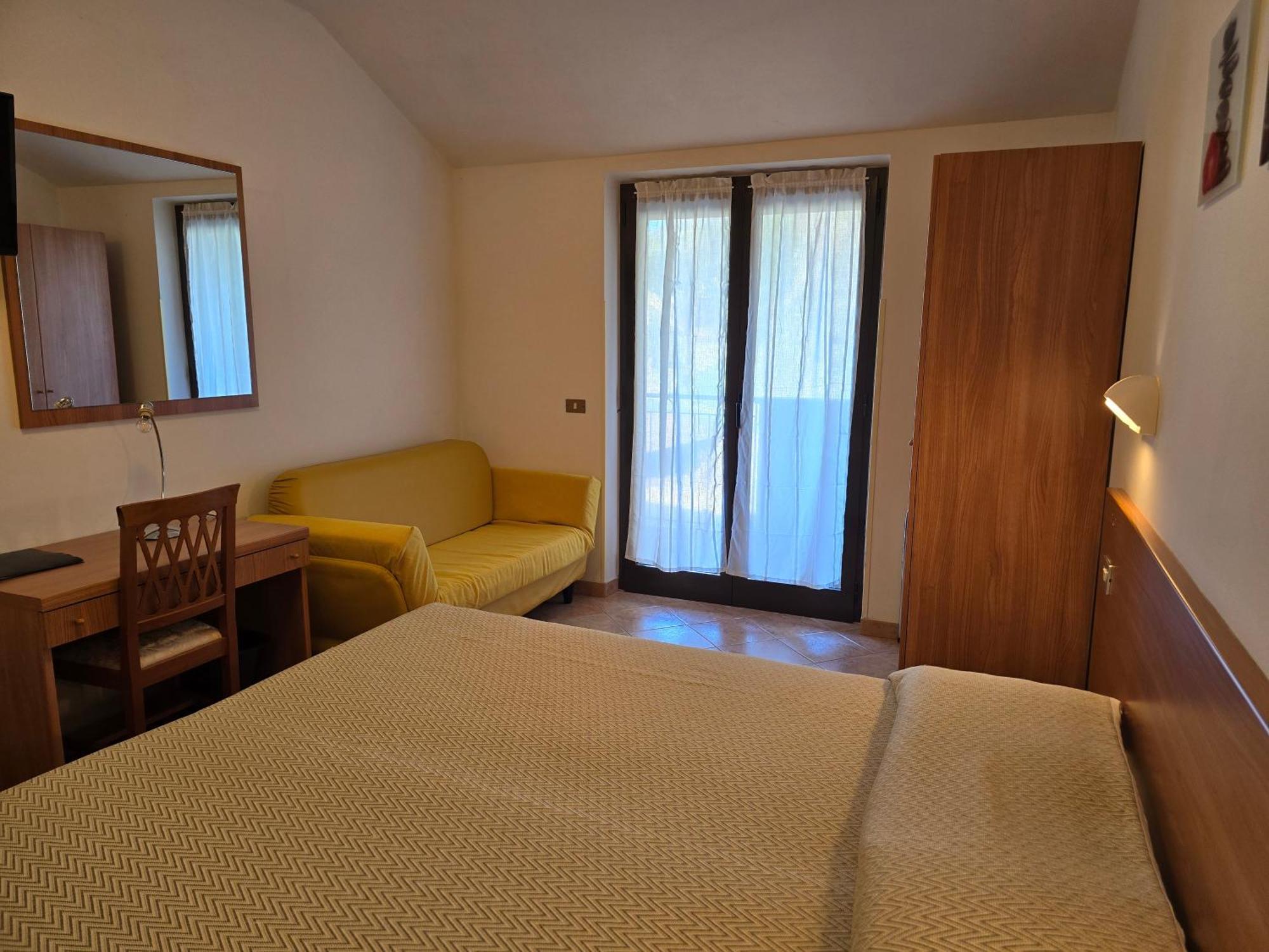 Hotel Pace ブレンゾーネ エクステリア 写真