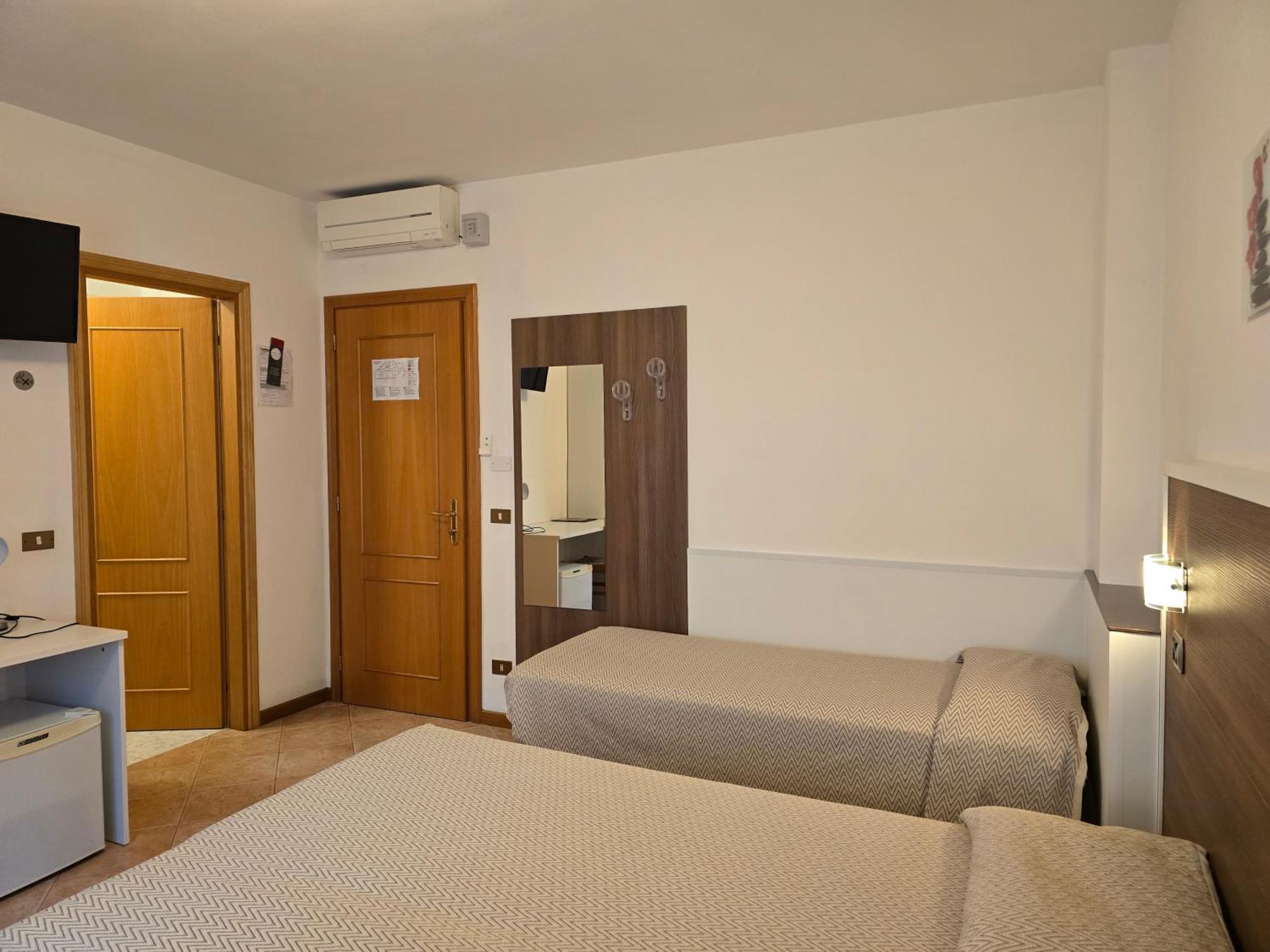 Hotel Pace ブレンゾーネ エクステリア 写真